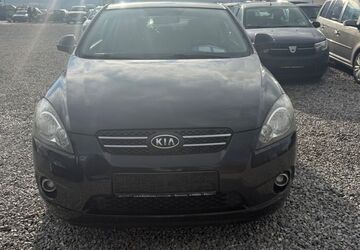 Kia Andere 151.000 km 2.399 &euro; Regensburg 93055