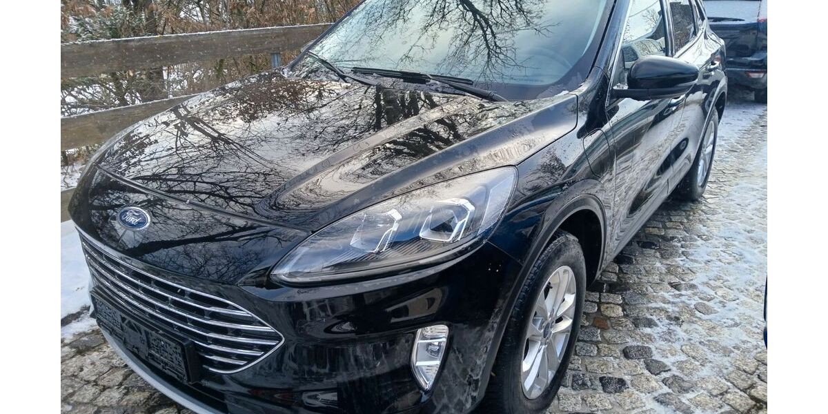 Ford Kuga 61.000 km 17.999 &euro; Regensburg-Bernhardswald 93170