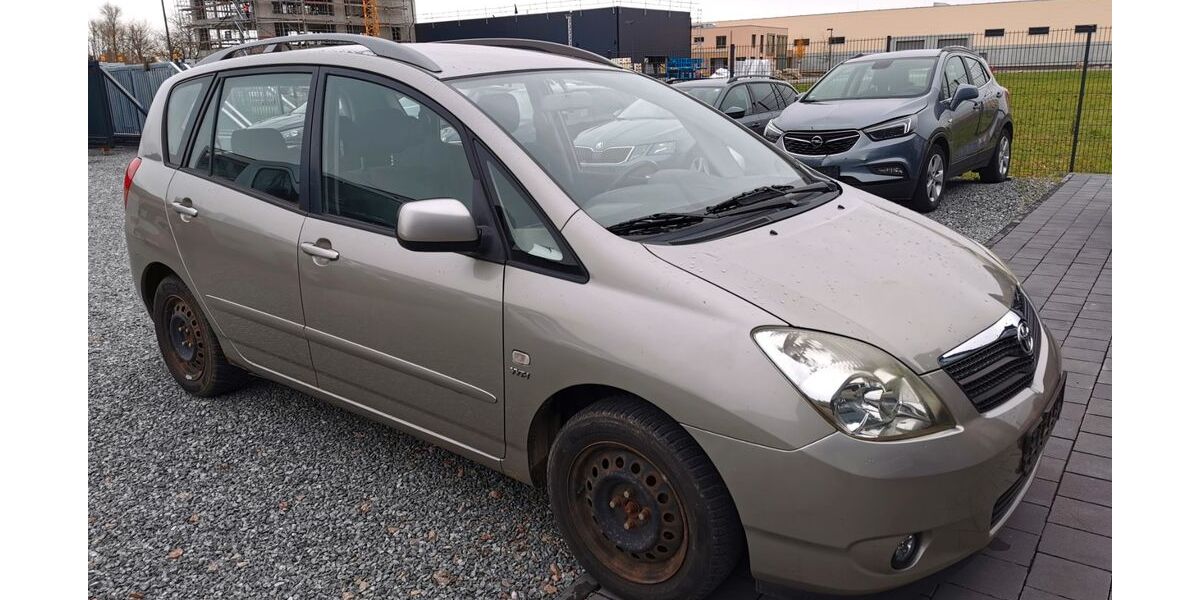 Toyota Corolla Verso 178.000 km 2.800 &euro; Wörth a.d.Donau 93086