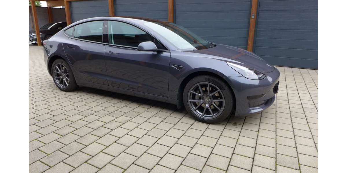 Tesla Model 3 22.500 km 28.500 &euro; Regensburg 93059