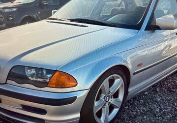 BMW 318 208.000 km 2.700 &euro; Langquaid OT Niederleierndorf 84085