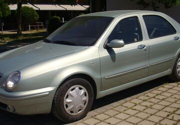 Lancia Lybra 82.624 km 2.500 &euro; Regensburg 93055