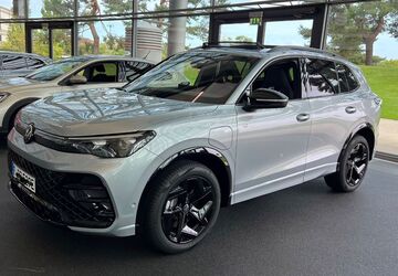 VW Tiguan 29.999 km 45.750 &euro; Regensburg 93057