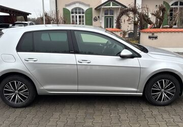 VW Golf 96.000 km 10.900 &euro; Langquaid OT Niederleierndorf 84085