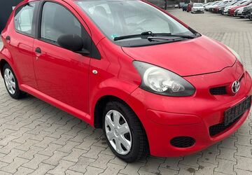 Toyota Aygo (X) 124.000 km 1.699 &euro; Köfering 93096